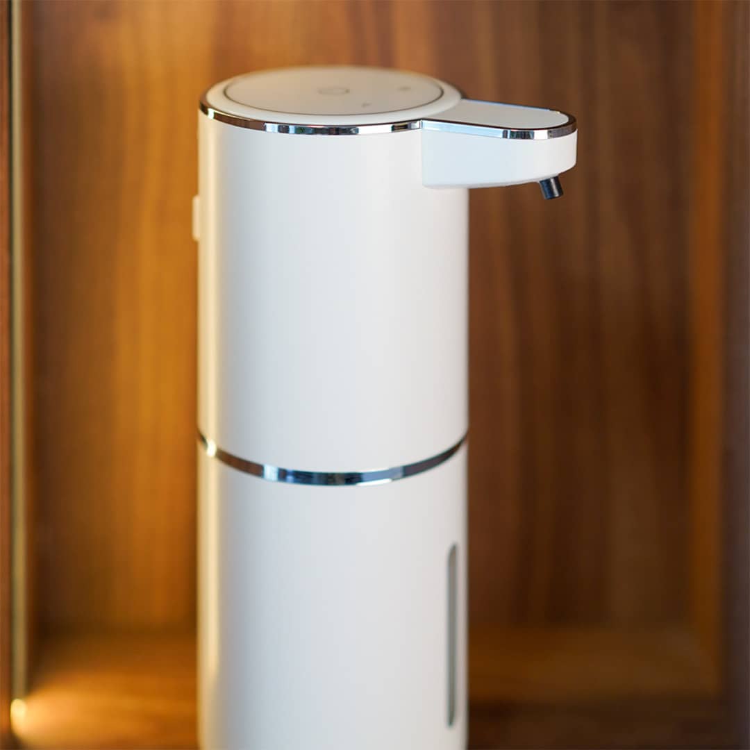 Modernaus dizaino automatinis muilo dozatorius